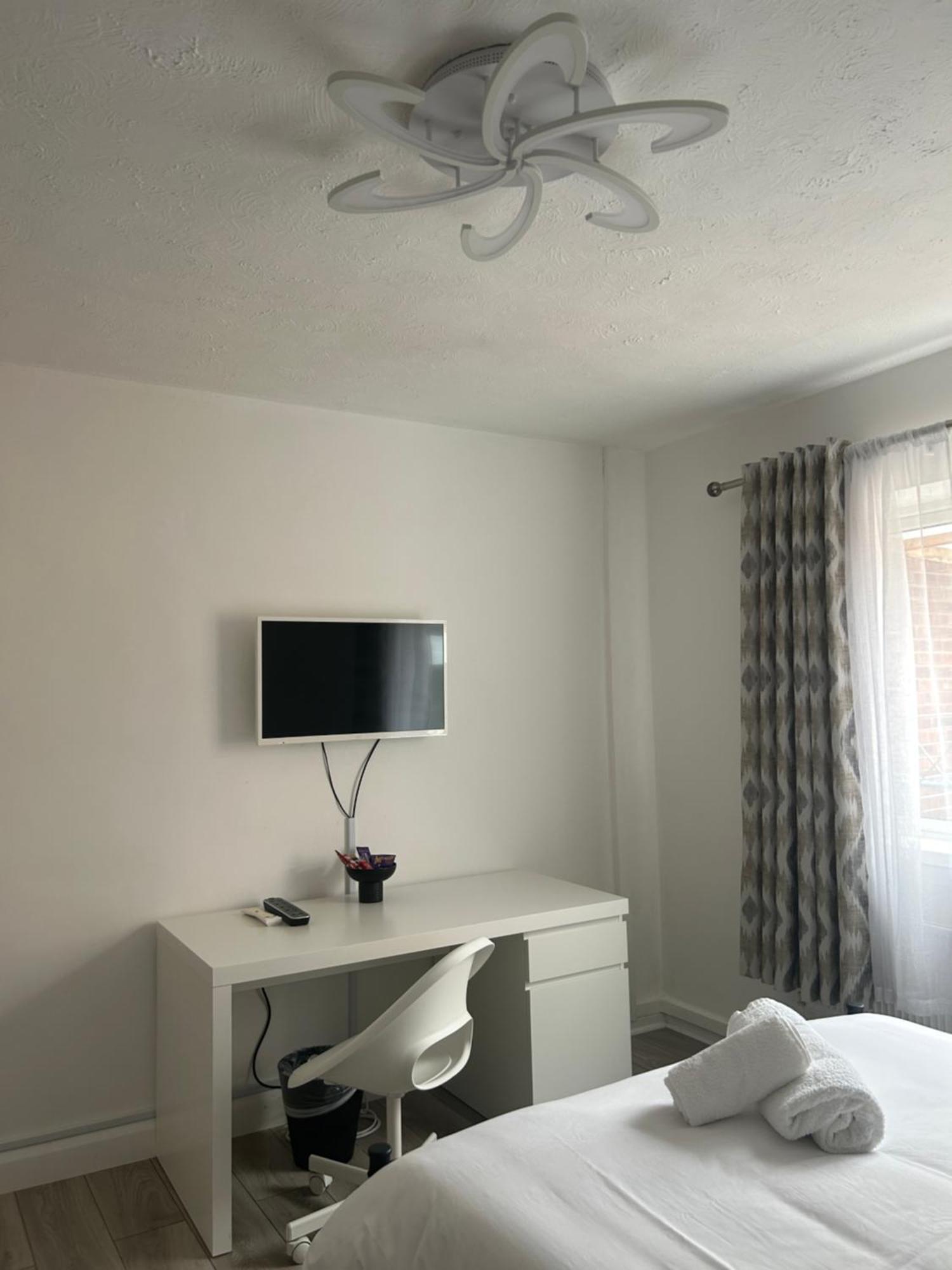 No6 Overnight Stays Free Onsite Parking Hindlip Екстер'єр фото