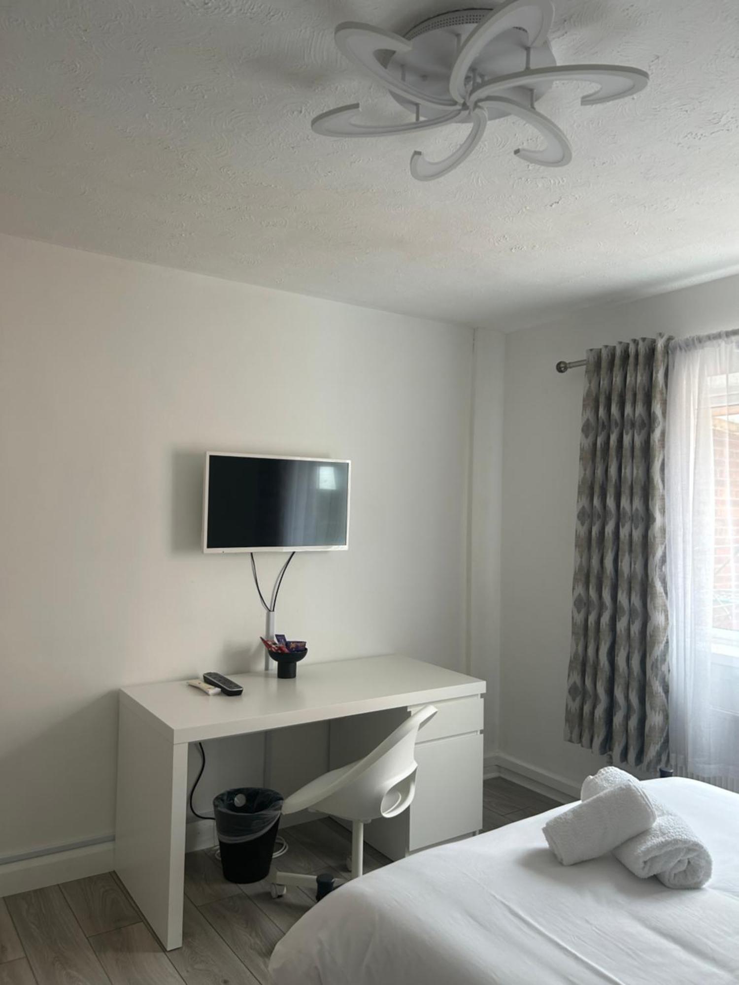 No6 Overnight Stays Free Onsite Parking Hindlip Екстер'єр фото