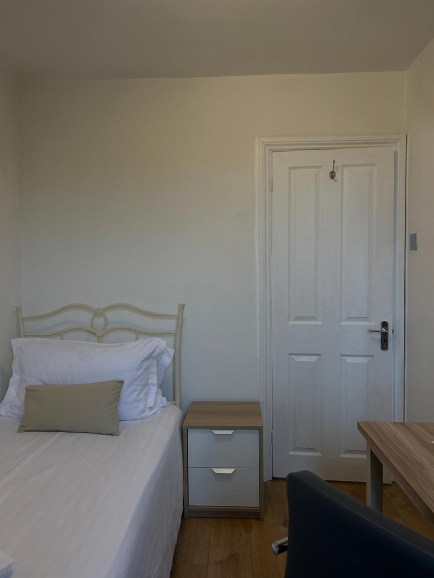No6 Overnight Stays Free Onsite Parking Hindlip Екстер'єр фото
